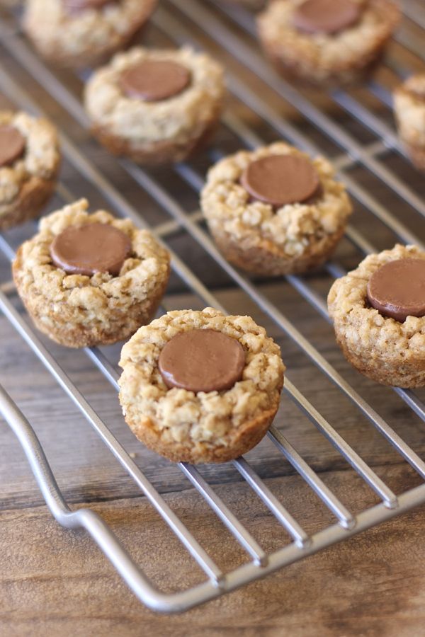 Rolo Oatmeal Cookie Cups on a cooling rack.  