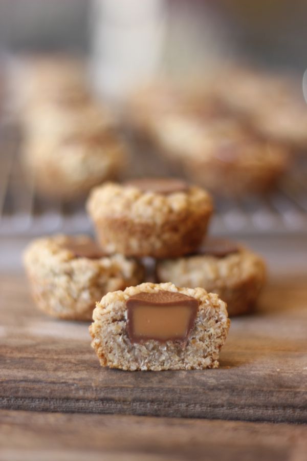 Rolo Oatmeal Cookie Cup sliced in half.  