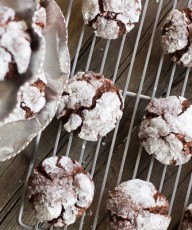 Peppermint Crunch Chocolate Crinkle Cookies - thick, soft, brownie-like chocolate cookies with little bits of peppermint