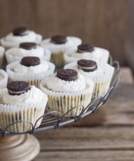 Cookies and Cream Cheesecake Cups - perfect little cups of creamy cheesecake speckled with bits of Oreo cookie!