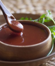 Homemade Honey BBQ Sauce - perfectly sweet and tangy. You'll want to put it on everything!
