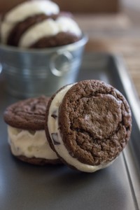 Mint Chip Oreo Ice Cream Sandwiches - such a tasty frozen treat! You'll love how fast they come together.