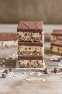 These Oatmeal Chocolate Chip Cheesecake Bars are for when you want a dessert that does NOT mess around!