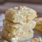 White Chocolate Macadamia Nut Bars - these bars are soft & buttery with the classic white chocolate and macadamia nut combination