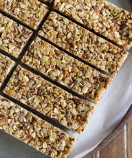 Healthy Chewy Apple Cinnamon Granola Bars - same texture as store-bought bars, but without any weird ingredients or preservatives. Perfect on-the-go snack!