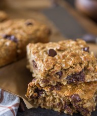 Whole Wheat Oatmeal Chocolate Chip Snack Bars - Perfect for a quick and healthy breakfast, packing lunch boxes, or afternoon snacks.