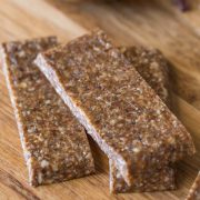 Make your own energy bars with only five ingredients. Perfect for healthy snacking on the go!