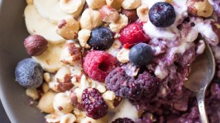 https://d2t88cihvgacbj.cloudfront.net/manage/wp-content/uploads/2018/06/Triple-Berry-Oatmeal-Breakfast-Bowl-3-320x180.jpg?x24658