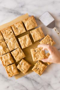 Blondies Recipe (Easy, One-Bowl Prep)